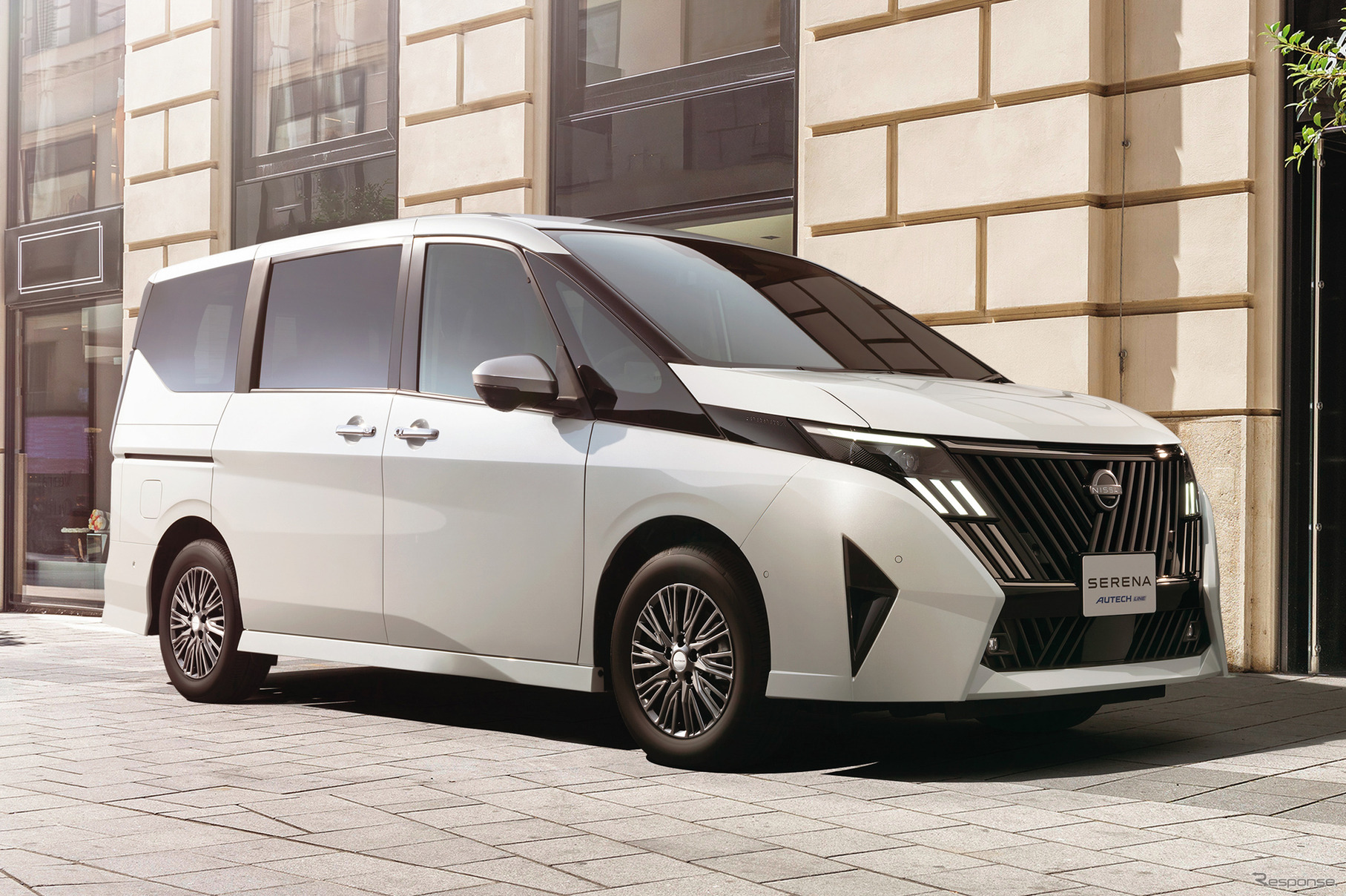 日産 セレナ AUTECH LINE