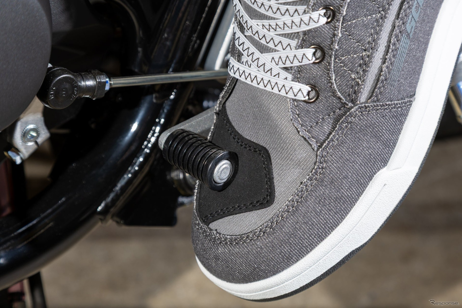 バイク系YouTuber「フォアグラ」氏の「FoieGear」ブランドとコラボしたSCOYCO『MT107WP』