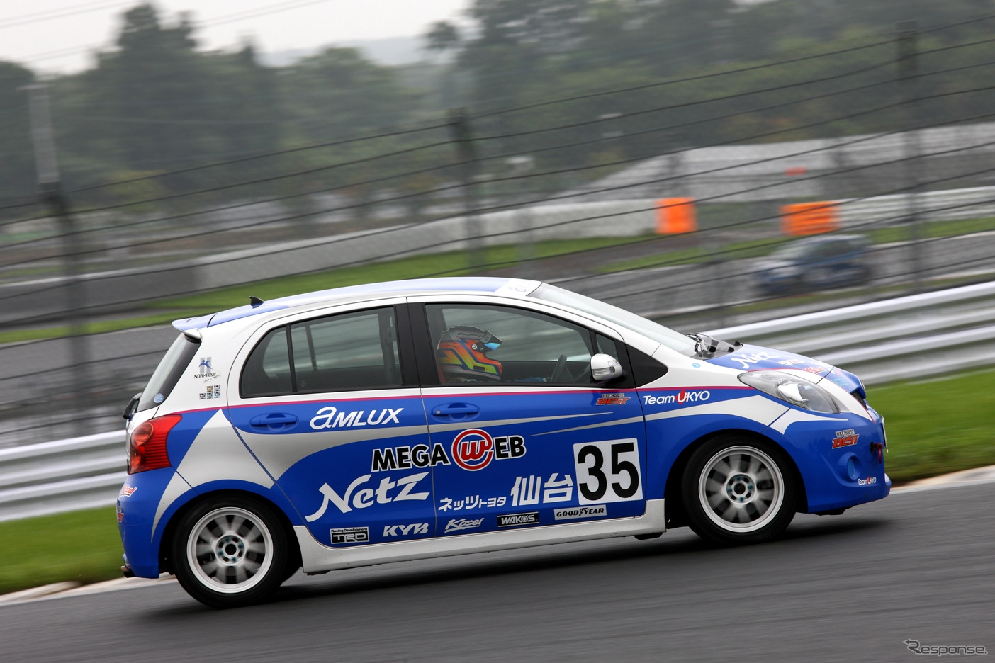 Netz Cup Vitz レース参戦車両