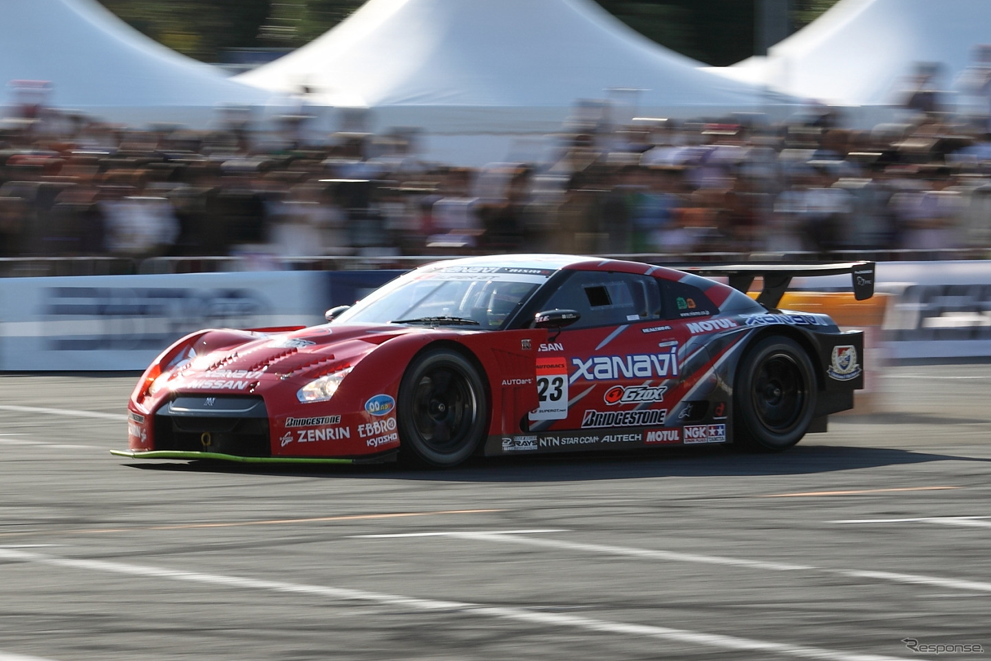 08年のSUPER GTの王者マシンのXANAVI NISMO GT-R。本山選手がドライブ