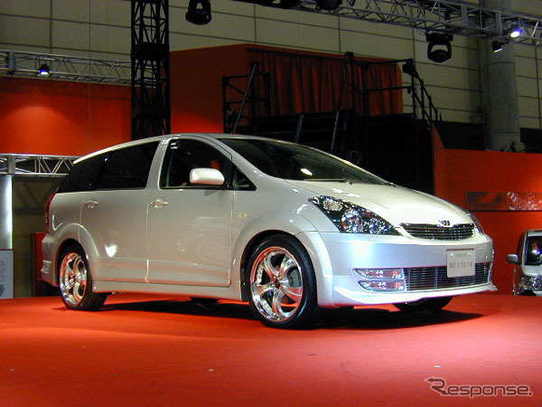 【オートサロン2003速報】市販前のトヨタ『ウィッシュ』は7車種!!---力入ってます