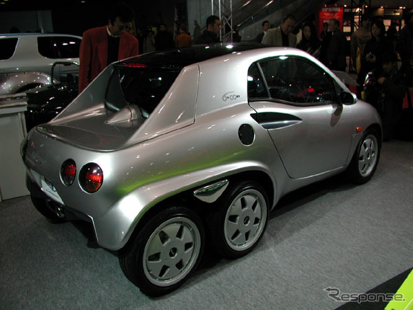 【オートサロン2003速報】由良拓也のハイブリッド6輪スポーツ、ベースは?
