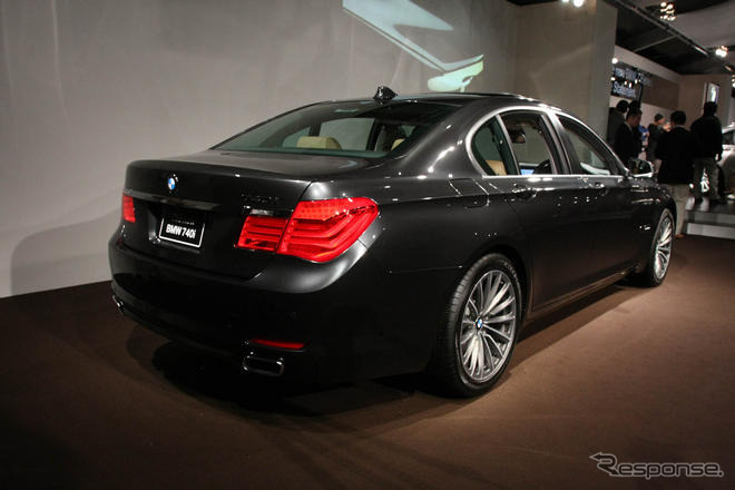 740i