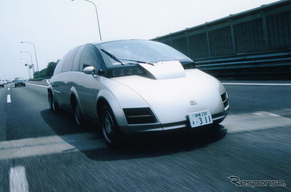 【デトロイトショー2003続報】8輪の電気自動車『KAZ』…2005年に40万ドルで発売!