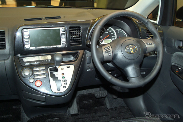 【トヨタ『ウィッシュ』発表】前も後ろもばっちりのナビ