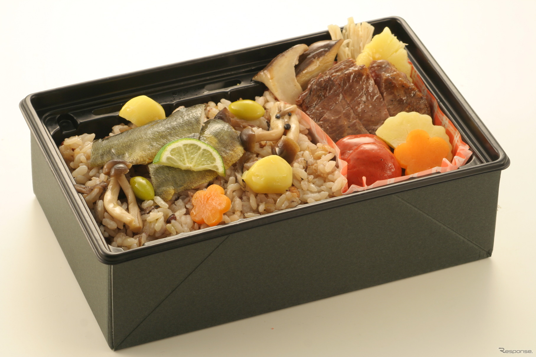 直前に暖められる日本料理魚庄「献上弁当　近江三昧」（1580円）