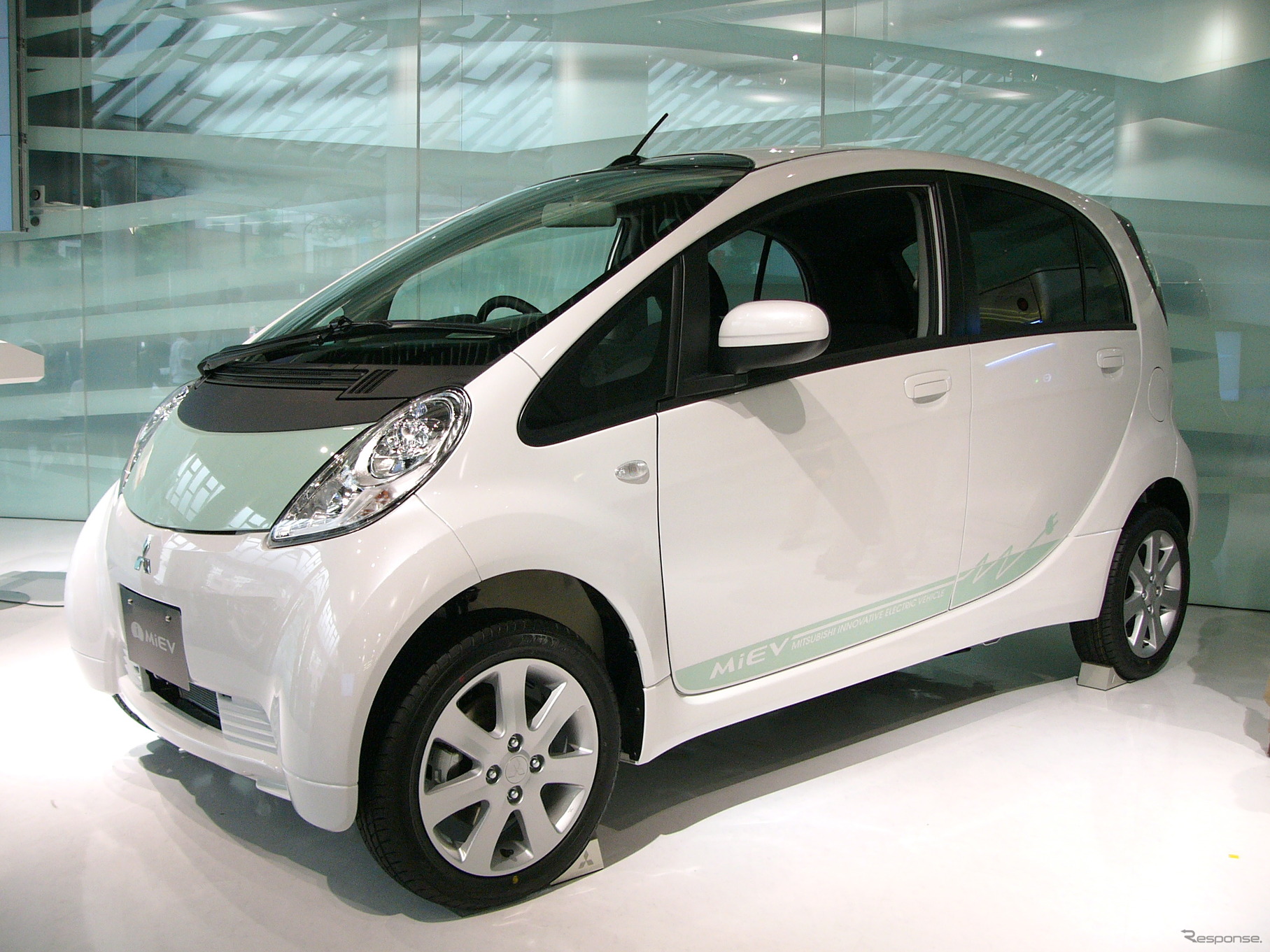 i-MiEV はリチウムイオン電池を搭載する
