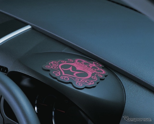 桃華絵里プロデュース『momoeri（モモエリ）』モテカワCAR GOODS発売
