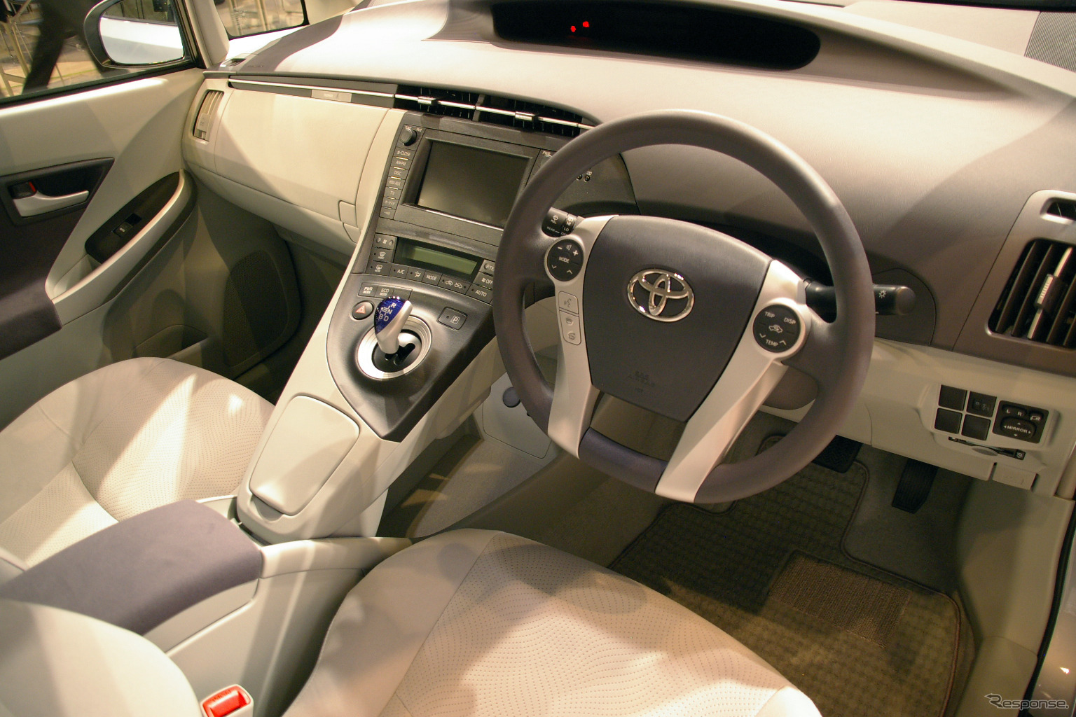 特徴は「電池切れの心配のないEV」