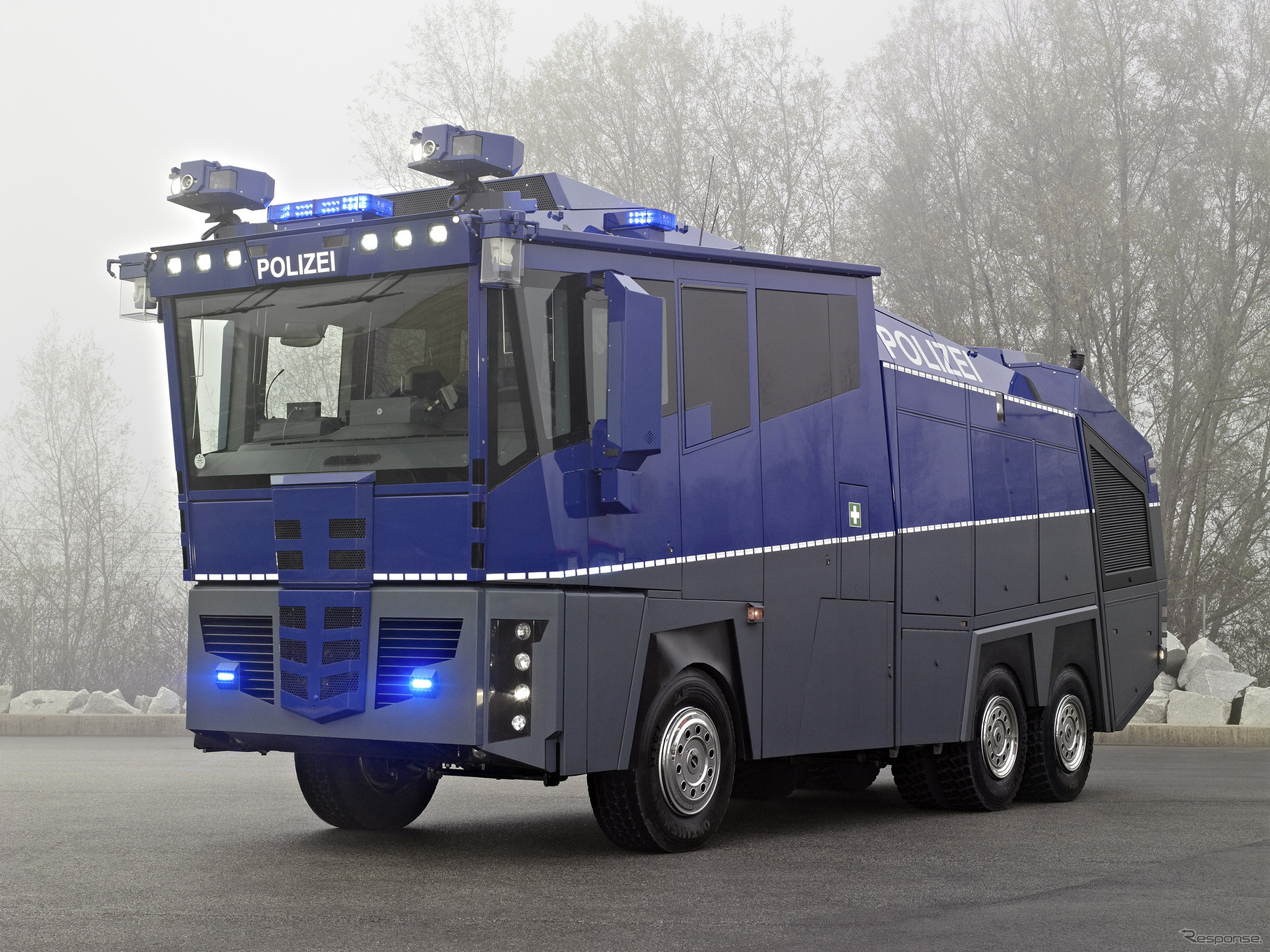 アクトロスがベースのドイツ警察放水車
