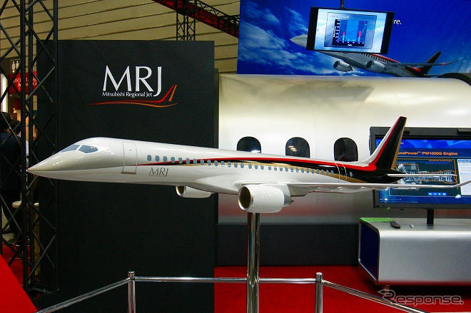 2008年の国際航空宇宙展に出展されたMRJ実物大モックアップと模型