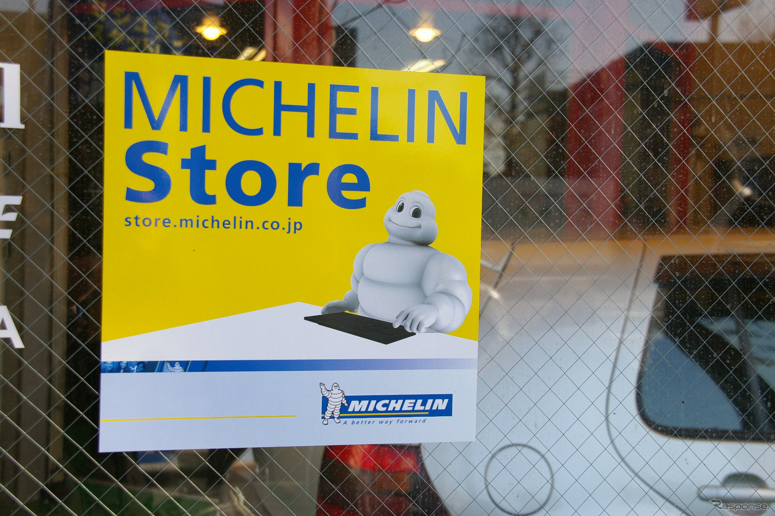 ミシュランストア加盟店はこのステッカーが目印