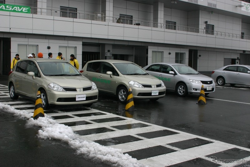 パドック内のテスト車両
