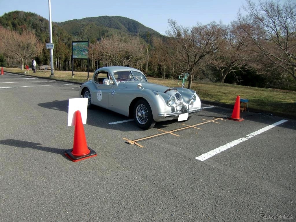 今回の参加車の中で最も多かったメイクスであるジャガーの1台、XK120もタイムトライアルに挑戦