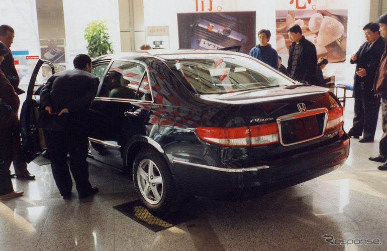 クラリオンが中国向けホンダ『アコード』にRESリアエンタテインメント納入