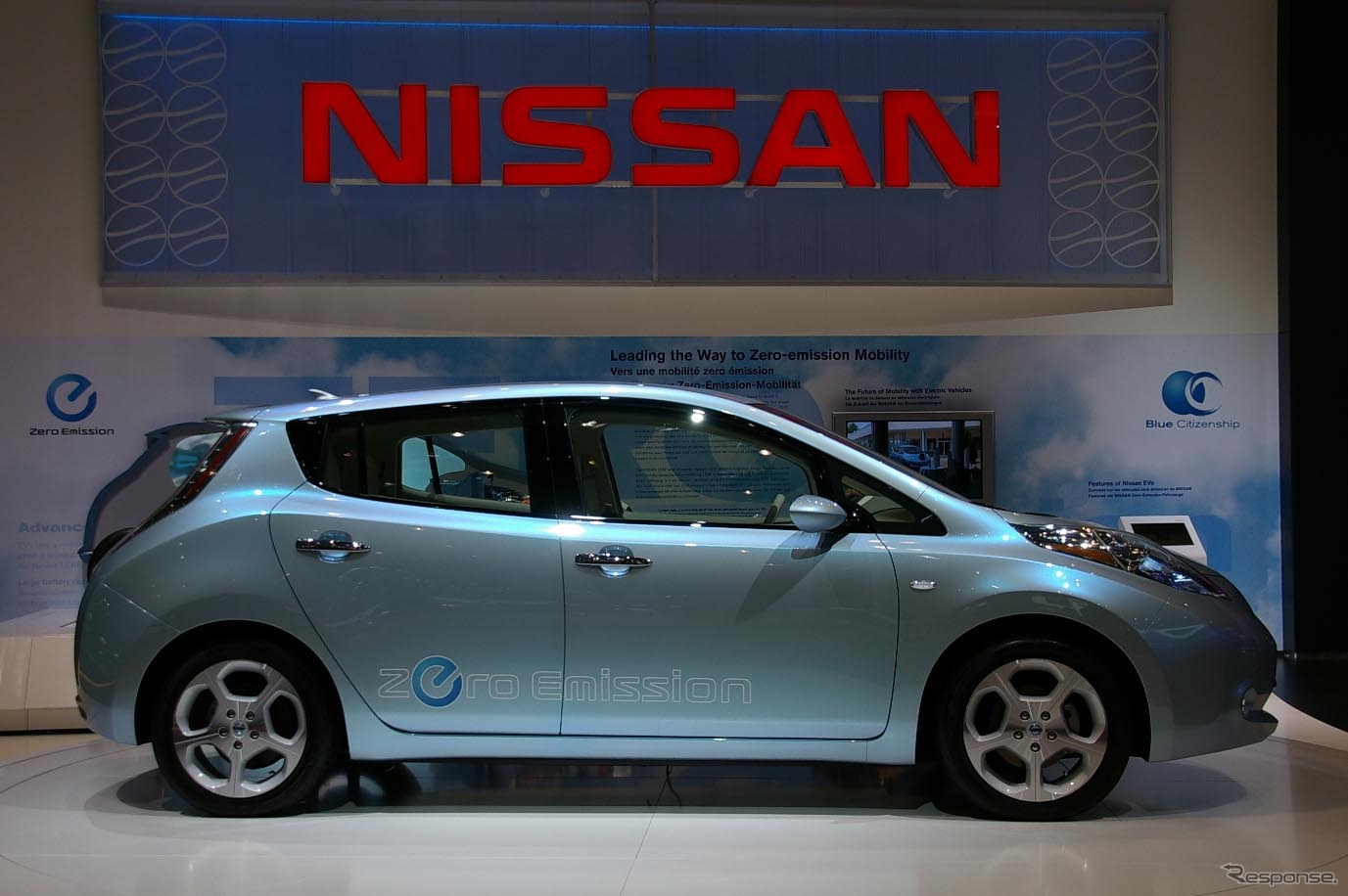 2020年にはEVの年間販売台数を80万台にするという（写真は日産リーフ）