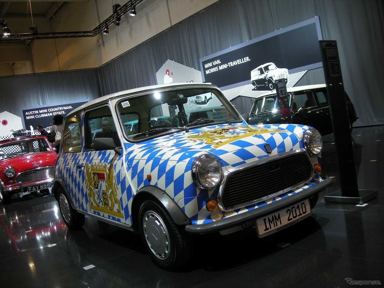 バイエルン・カラーに塗られた1988年ミニ・メイフェア：MINI
