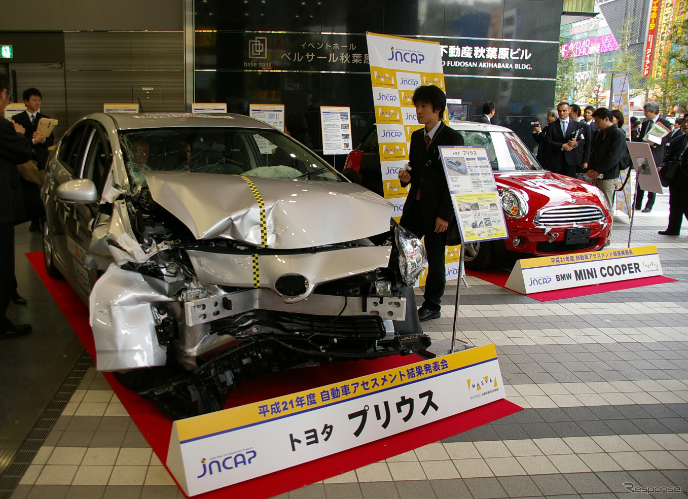 グランプリ表彰会場（東京・秋葉原）に展示された試験車両