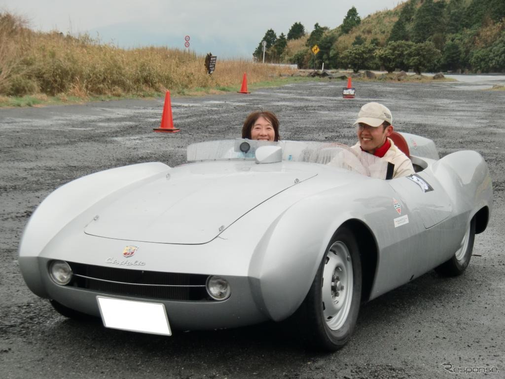 雨のチェックポイントに滑り込んだアバルト207-Aスパイダーコルサ/ボアノ