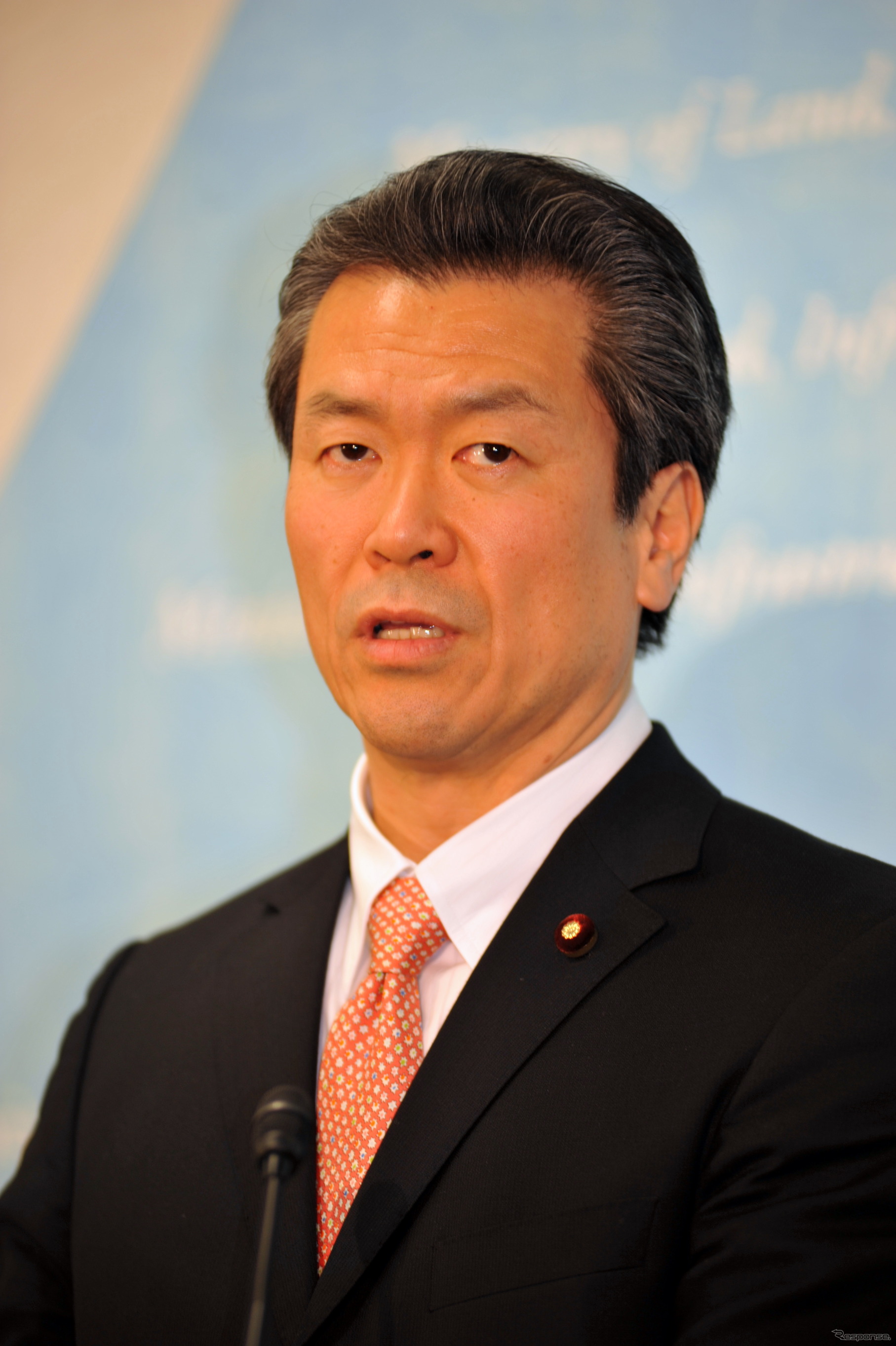 26日夕の定例記者会見に臨む馬淵国交副大臣（撮影＝中島みなみ）