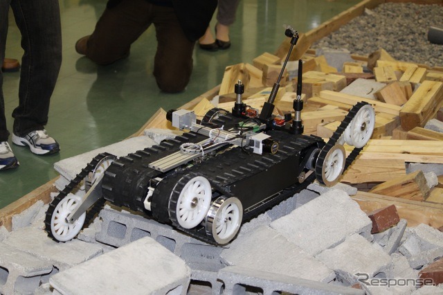 4脚あるフリッパーを自動的に適切な角度にするので、災害現場を模したエリアも難なく抜けていける