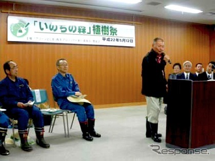 講演する植物生態学者の宮脇昭氏