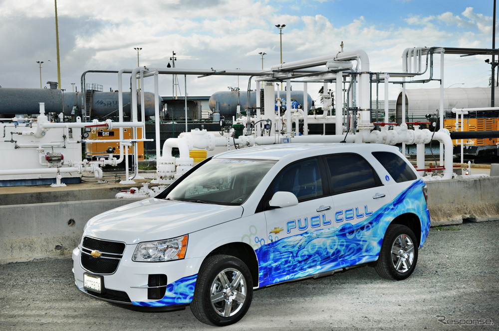 シボレーの燃料電池車とガスステーション
