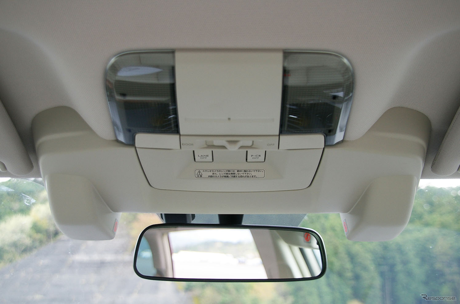 アイサイトVer.2を搭載する新型レガシィ（写真はアウトバック 3.6R EyeSight）