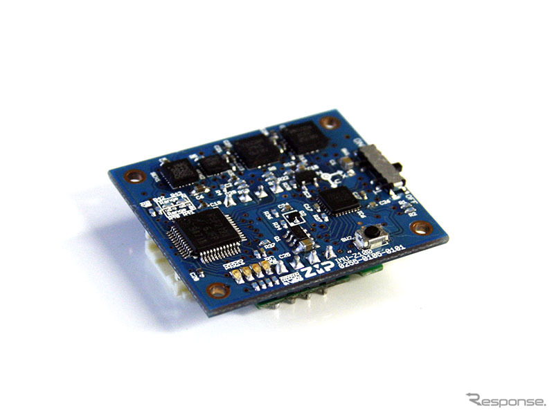 9軸モーションセンサ「e-nuvo IMU-Z」。手の甲に載せられるほど小型のセンサだ