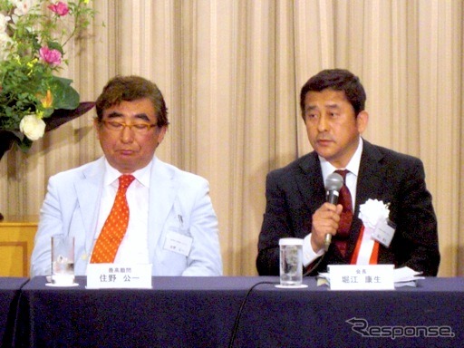 堀江会長（向かって右）と住野最高顧問