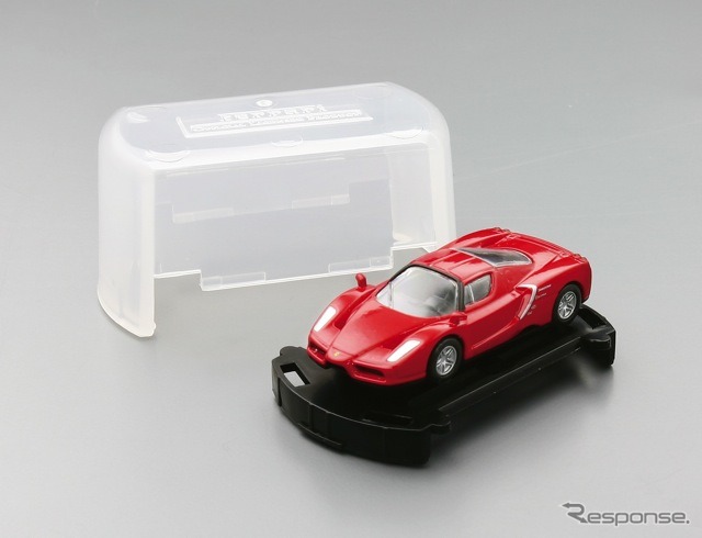フェラーリのオフィシャルライセンスマーク入りカプセルでパッケージング