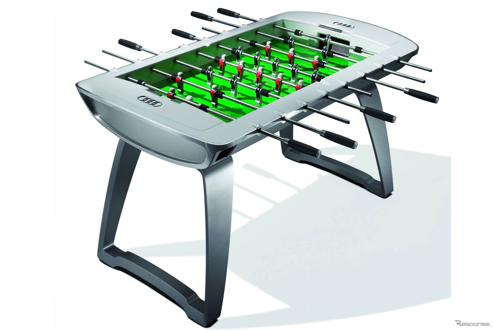 同社が独自にデザインした「アウディデザインサッカーテーブル」
