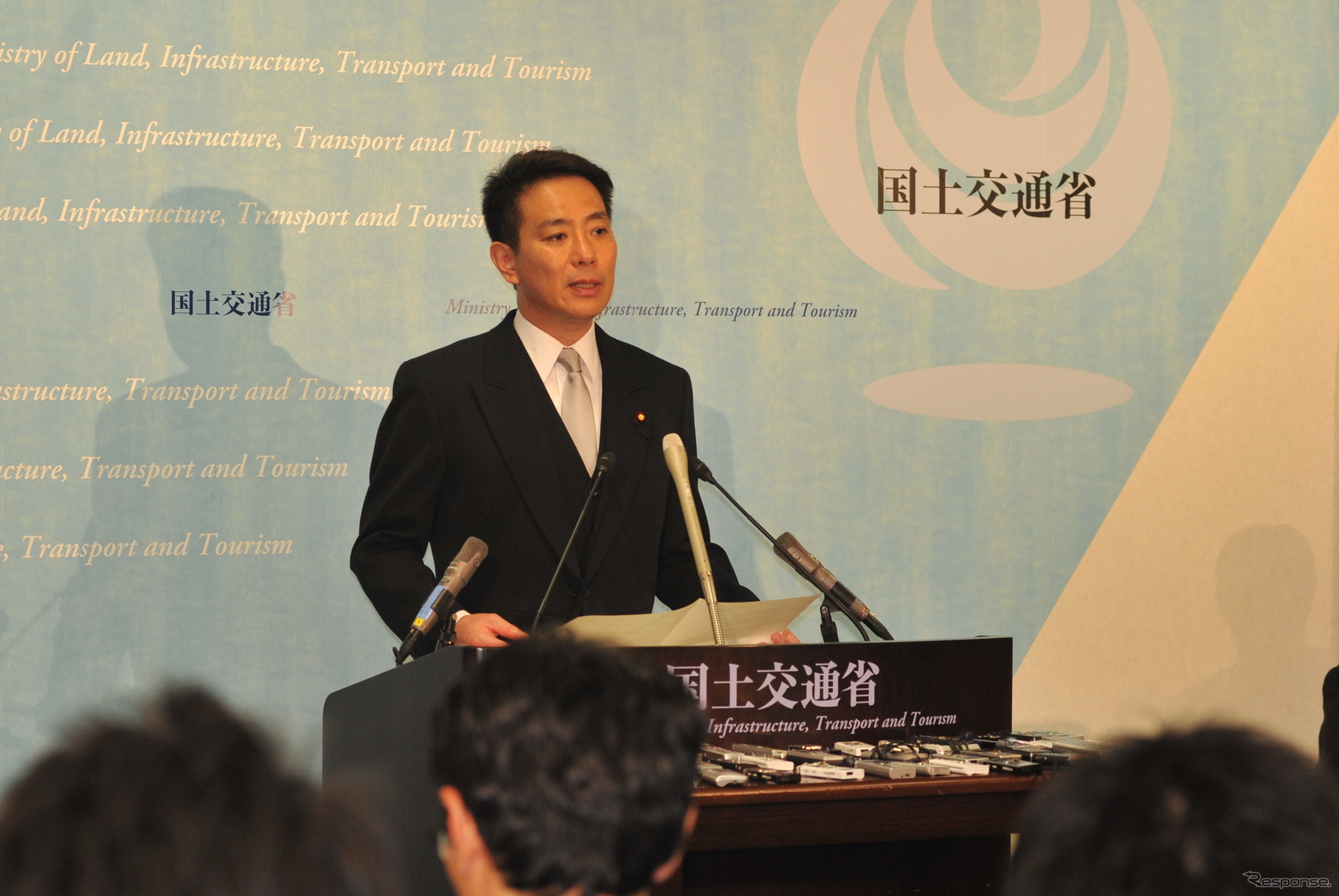 菅内閣の再任大臣として就任会見に望む前原国交相（8日22時）　撮影＝中島みなみ
