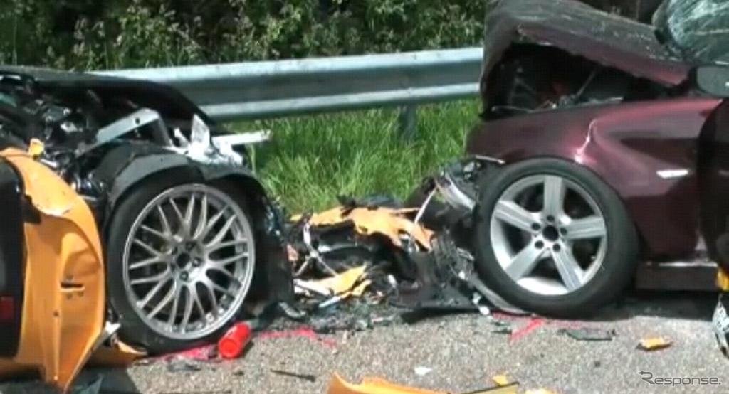 レクサスLFAとBMWの衝突事故映像（画像は動画ｊキャプチャー）