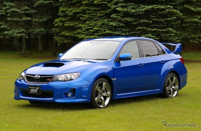 インプレッサWRX STI、プラズマブルー・シリカ