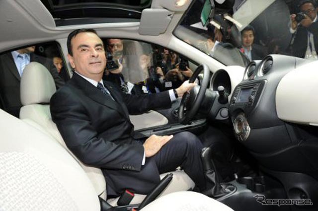 マイクラに乗り込むゴーン社長（ジュネーブモーターショー10）