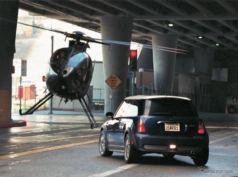 【ミニミニ写真蔵】『ミニミニ大作戦』…クルマが、ヘリが!