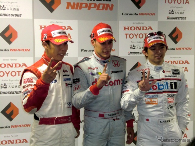 左から2位小暮、優勝デュバル、3位平手