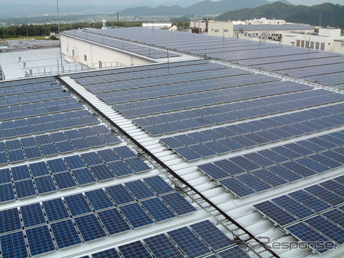 画像は滋賀八日市工場の太陽光発電システム（2005年導入）