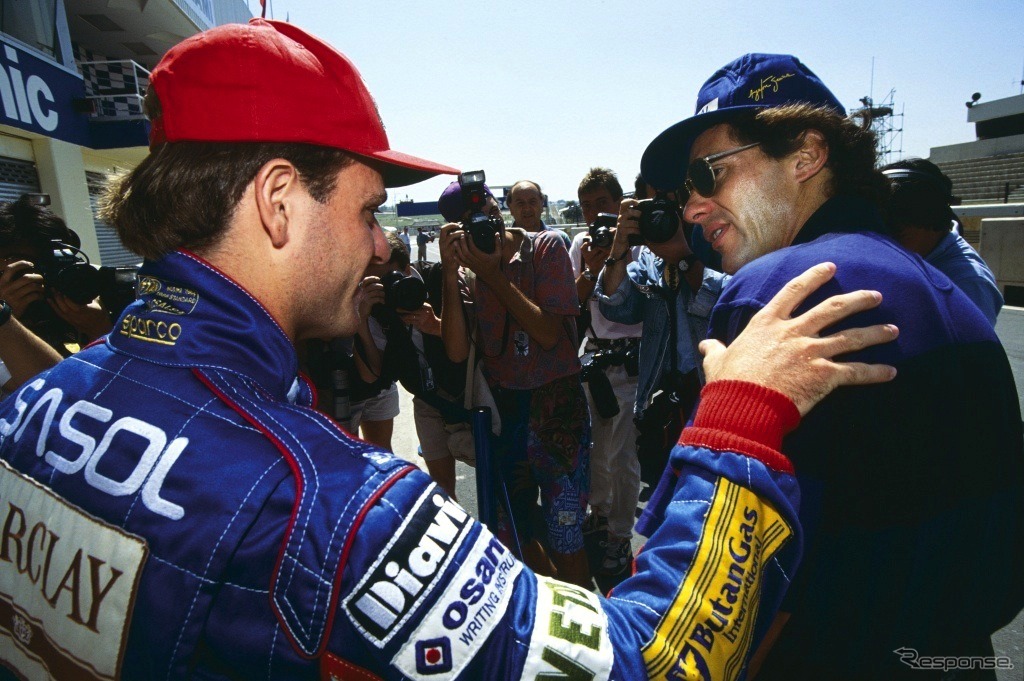 セナ（向かって右）と。1993年南アフリカGP。バリチェロはリタイアに終わる