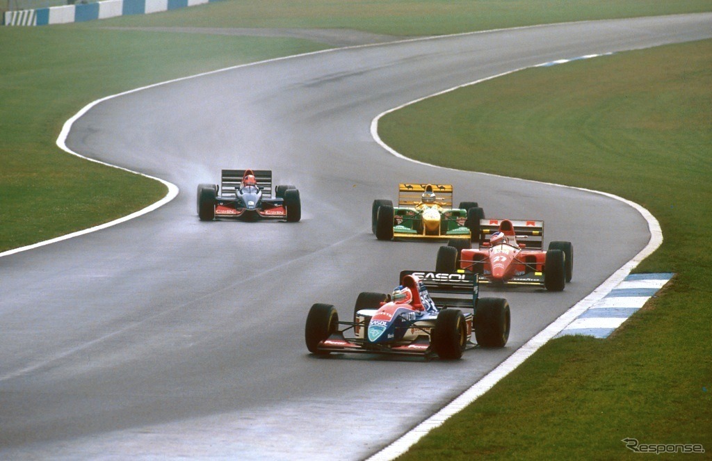 1993年、ヨーロッパGP、イギリス、ドニントンパーク。集団先頭からバリチェロ、ジャン・アレジ、ミハエル・シューマッハ、片山右京