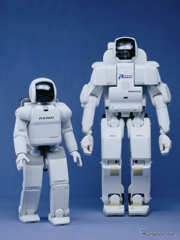 ホンダの人間型ロボット ASIMO（アシモ）10周年、写真となりはP3