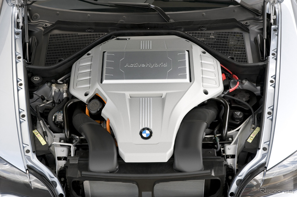 X6アクティブハイブリッドに搭載されるのはV8ハイブリッドエンジン