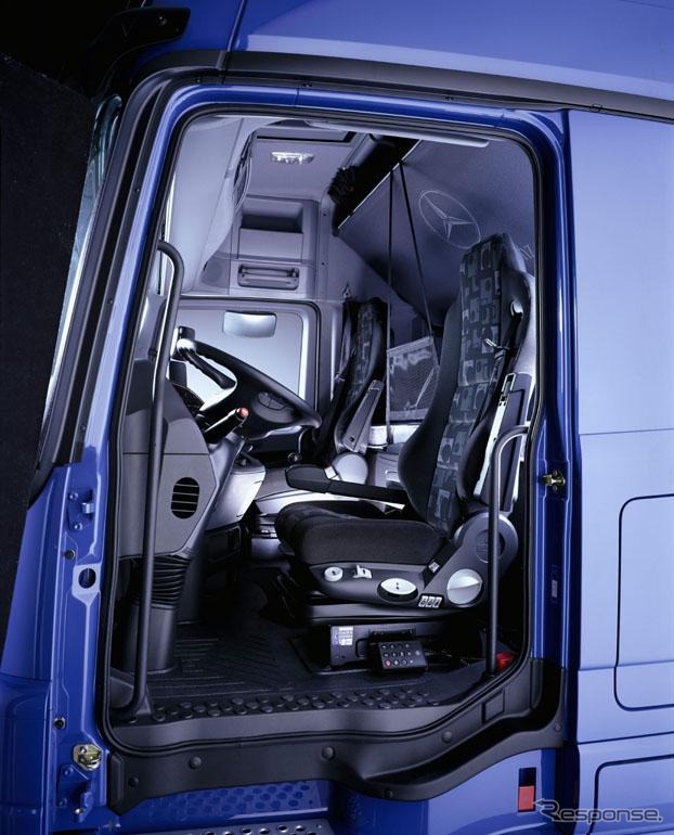 【新型『アクトロス』写真蔵】メルセデスベンツの大型トラックを見る