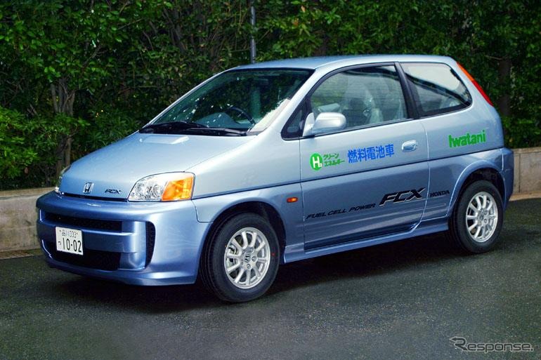 【東京ショー2003】開幕前に燃料電池車にも乗れる