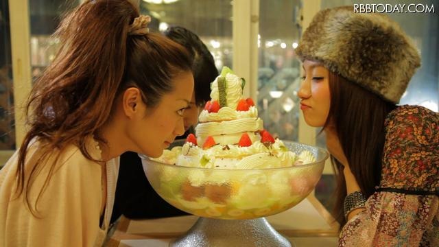 美女たちが旅先でくり広げる“女子会”の様子を40パターン以上 「旅割REVIEW」第4弾