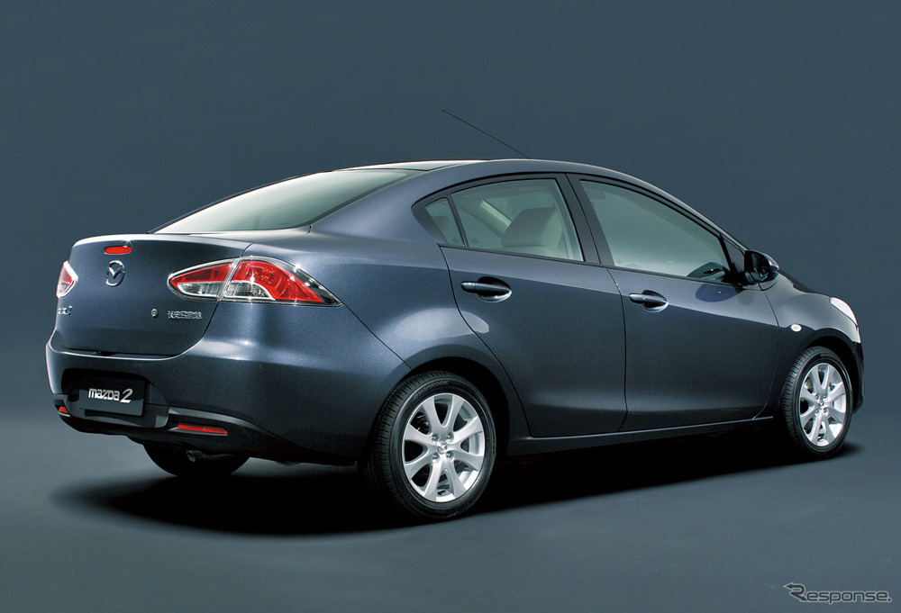 中国で販売されているマツダ2（日本名デミオ）セダン