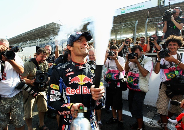 F1ブラジルGP。消火器ではしゃぐ