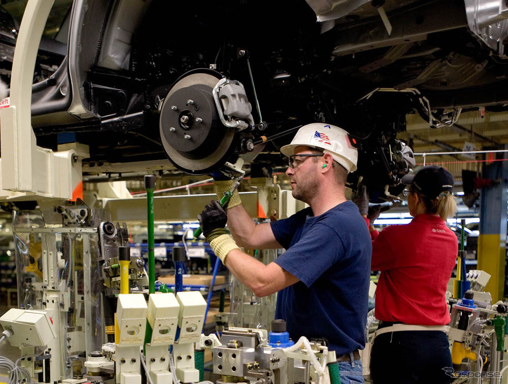 BUILDING IN AMERICAに日系自動車メーカーの米国での雇用状況と投資、生産状況、環境対応車への取り組みをまとめた（写真はトヨタのインディアナ工場）