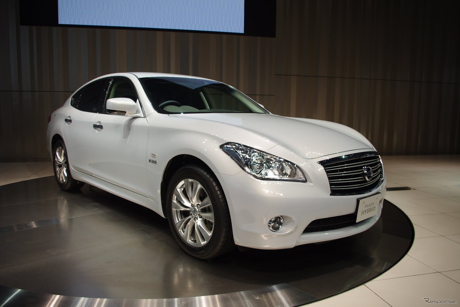 フーガハイブリッド